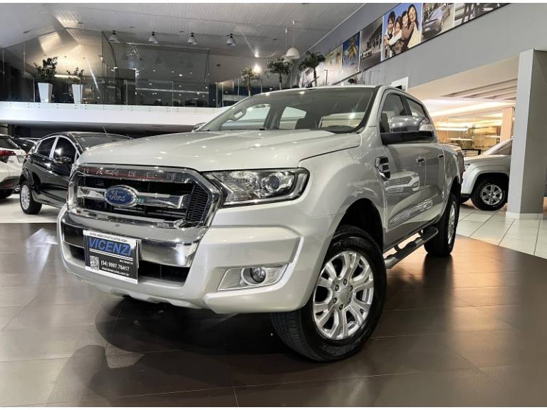FORD - RANGER - 2017/2018 - Prata - R$ 137.500,00