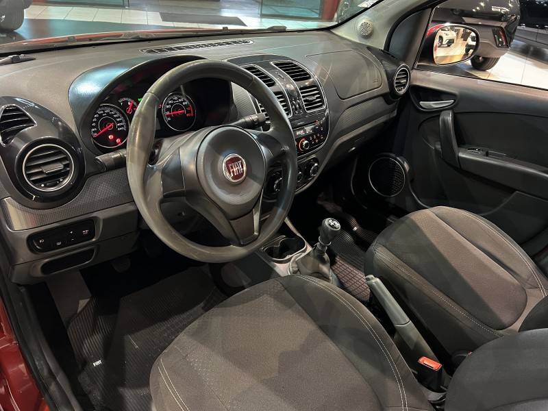 FIAT - GRAND SIENA - 2014/2015 - Vermelha - R$ 39.800,00