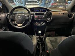 TOYOTA - ETIOS - 2015/2016 - Prata - R$ 46.800,00