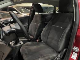 FORD - FIESTA - 2016/2017 - Vermelha - R$ 55.800,00