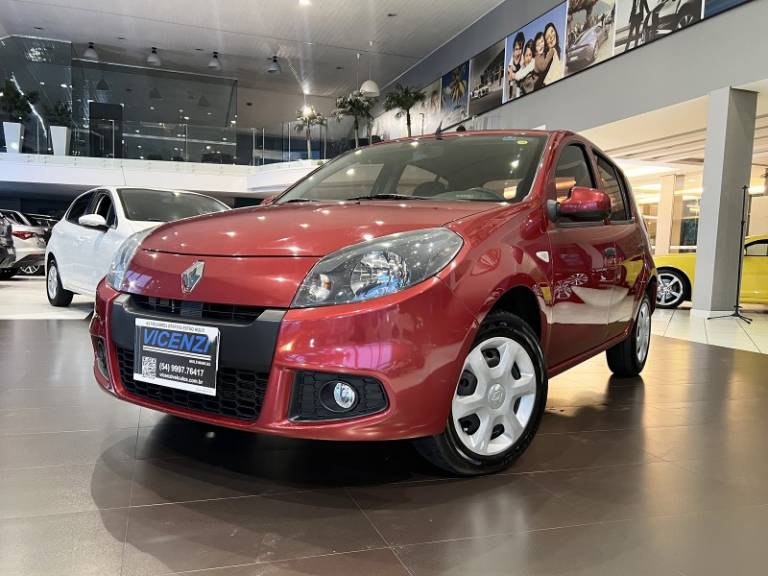 RENAULT - SANDERO - 2013/2014 - Vermelha - R$ 38.500,00