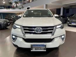 TOYOTA - HILUX SW4 - 2018/2018 - Branca - R$ 238.800,00