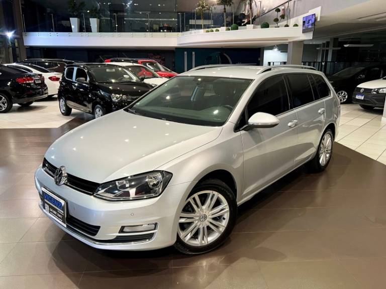 VOLKSWAGEN - GOLF - 2015/2016 - Prata - R$ 88.900,00