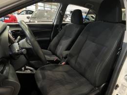 TOYOTA - YARIS - 2019/2020 - Branca - R$ 81.900,00