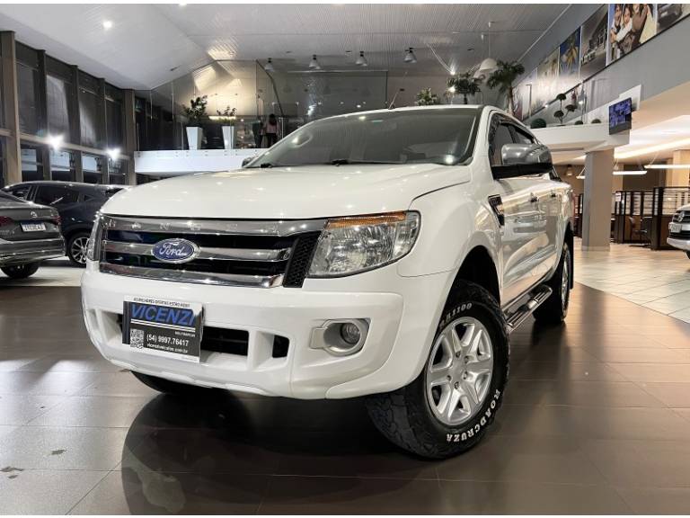 FORD - RANGER - 2013/2014 - Branca - R$ 112.500,00