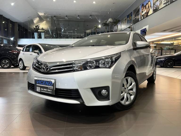 TOYOTA - COROLLA - 2015/2016 - Prata - R$ 81.900,00