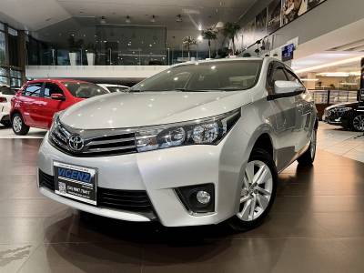 TOYOTA - COROLLA - 2016/2017 - Prata - R$ 85.500,00