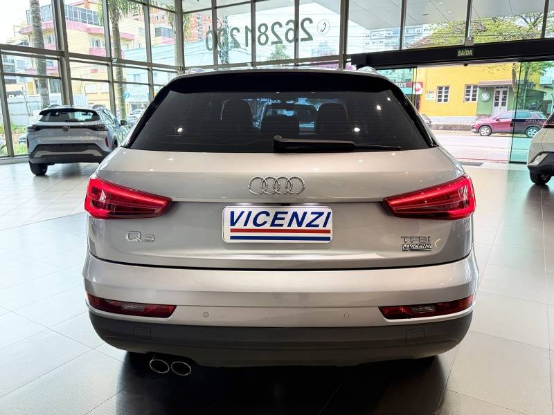 AUDI - Q3 - 2018/2018 - Prata - R$ 98.800,00