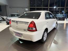 TOYOTA - ETIOS - 2013/2014 - Branca - R$ 46.500,00