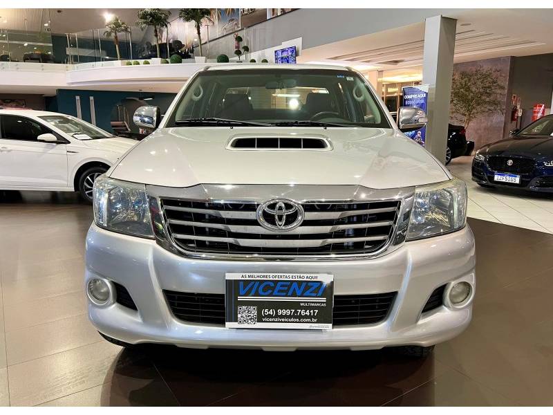TOYOTA - HILUX - 2011/2012 - Prata - R$ 112.900,00