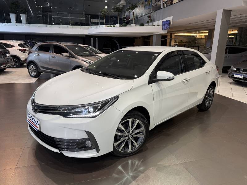 TOYOTA - COROLLA - 2018/2018 - Branca - R$ 111.800,00