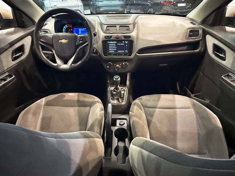 CHEVROLET - COBALT - 2013/2014 - Bege - R$ 45.500,00