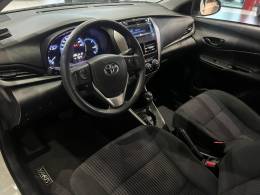 TOYOTA - YARIS - 2019/2020 - Branca - R$ 81.900,00