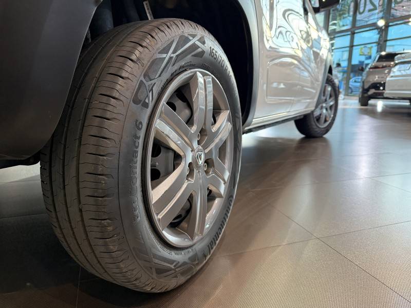 RENAULT - KWID - 2023/2024 - Branca - R$ 52.500,00