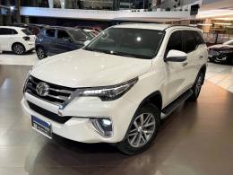 TOYOTA - HILUX SW4 - 2018/2018 - Branca - R$ 238.800,00