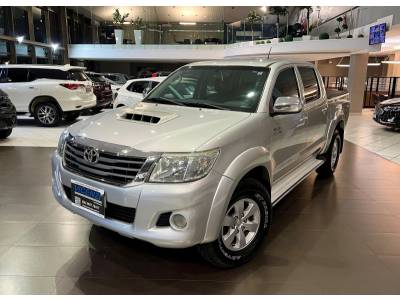 TOYOTA - HILUX - 2011/2012 - Prata - R$ 127.500,00