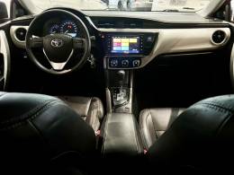 TOYOTA - COROLLA - 2017/2018 - Vermelha - R$ 90.800,00