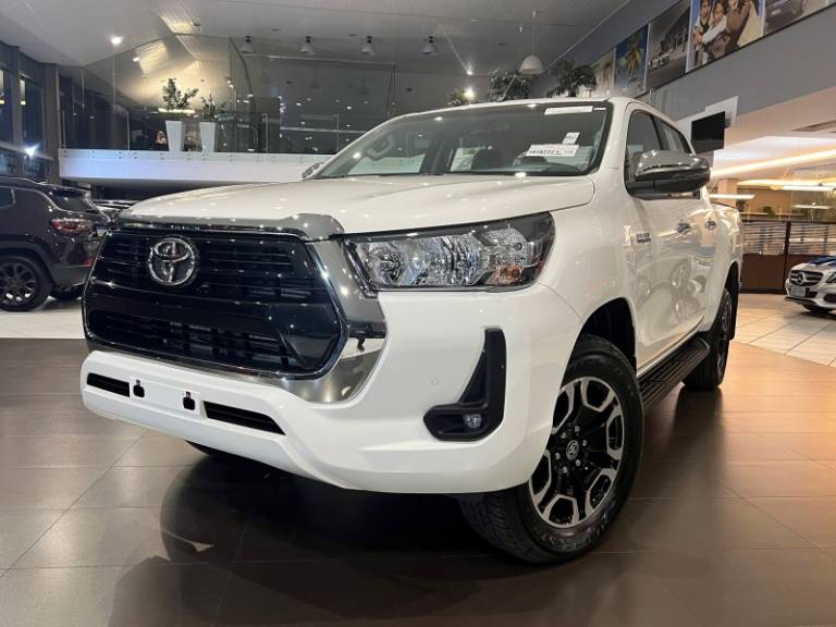 TOYOTA - HILUX - 2024/2024 - Branca - R$ 283.900,00