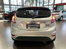 FORD - FIESTA - 2015/2016 - Prata - R$ 54.500,00