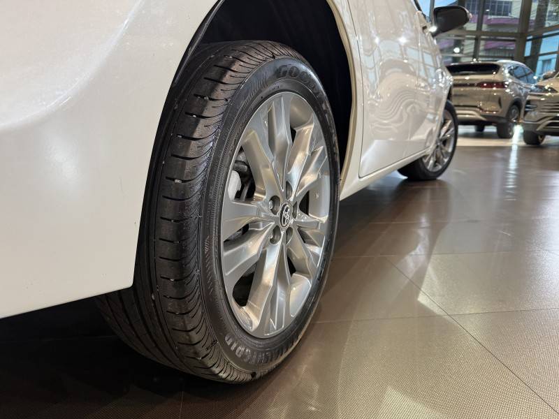 TOYOTA - COROLLA - 2018/2018 - Branca - R$ 102.800,00
