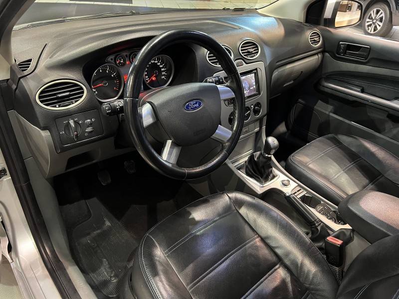 FORD - FOCUS - 2011/2013 - Prata - R$ 48.800,00