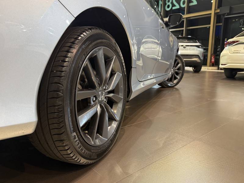 HONDA - CIVIC - 2020/2021 - Prata - R$ 125.000,00