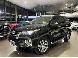 TOYOTA - HILUX SW4 - 2016/2017 - Preta - R$ 218.800,00