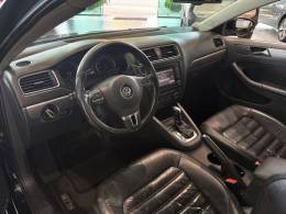 VOLKSWAGEN - JETTA - 2011/2012 - Preta - R$ 65.800,00