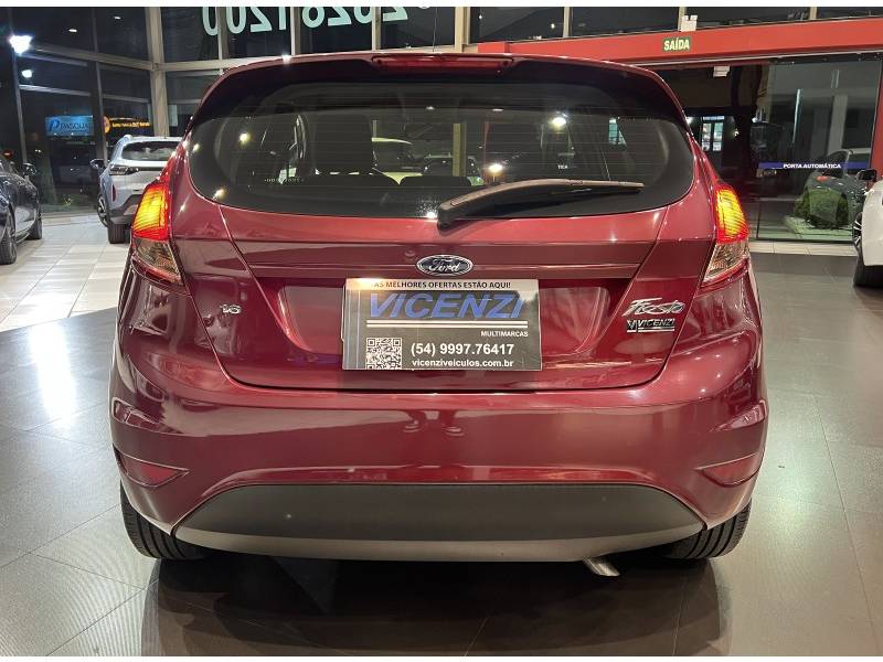 FORD - FIESTA - 2016/2017 - Vermelha - R$ 55.800,00