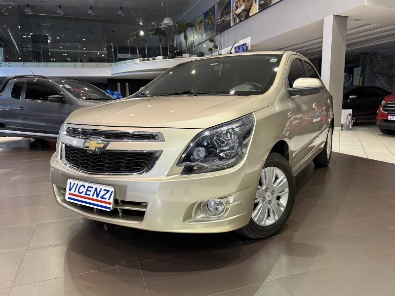 CHEVROLET - COBALT - 2013/2014 - Bege - R$ 45.500,00