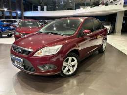 FORD - FOCUS - 2010/2011 - Vermelha - R$ 38.800,00