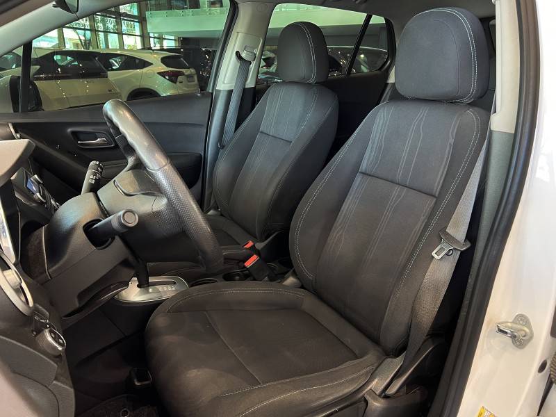 CHEVROLET - TRACKER - 2016/2016 - Branca - R$ 72.800,00