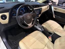 TOYOTA - COROLLA - 2018/2018 - Branca - R$ 111.800,00
