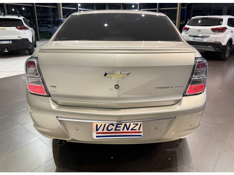 CHEVROLET - COBALT - 2013/2014 - Bege - R$ 45.500,00