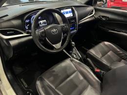 TOYOTA - YARIS - 2019/2020 - Branca - R$ 89.800,00