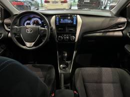 TOYOTA - YARIS - 2019/2020 - Branca - R$ 81.900,00