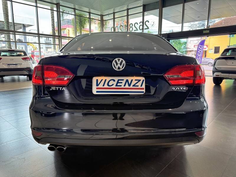 VOLKSWAGEN - JETTA - 2011/2012 - Preta - R$ 65.800,00