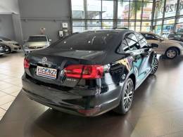 VOLKSWAGEN - JETTA - 2011/2012 - Preta - R$ 65.800,00