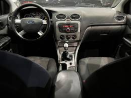 FORD - FOCUS - 2010/2011 - Vermelha - R$ 38.800,00