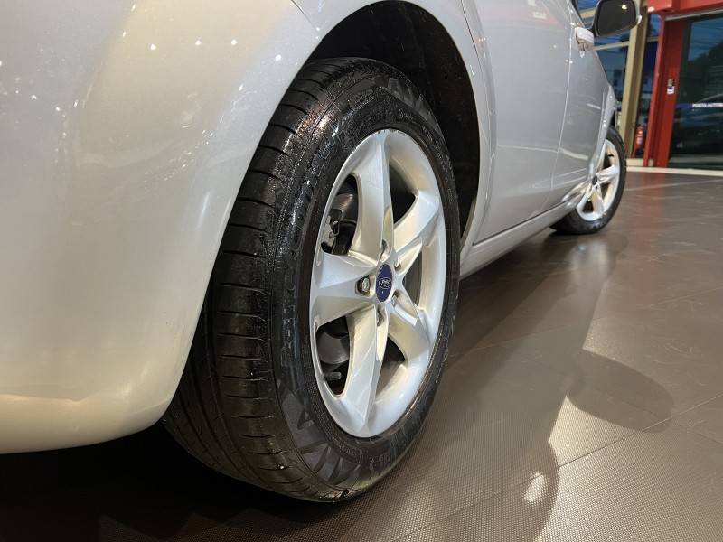 FORD - FOCUS - 2011/2013 - Prata - R$ 48.800,00