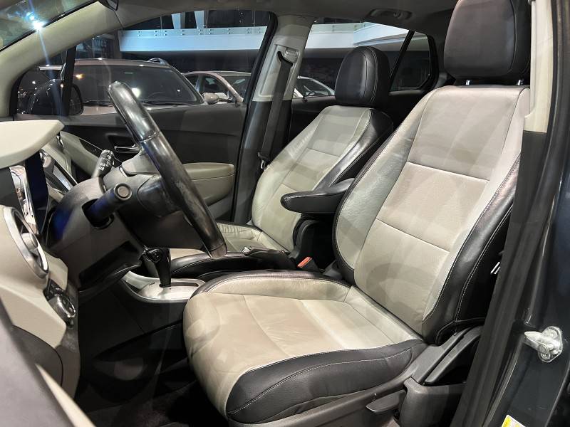 CHEVROLET - TRACKER - 2014/2015 - Cinza - R$ 69.800,00