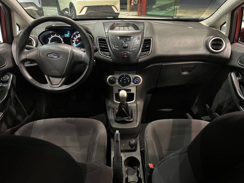 FORD - FIESTA - 2016/2017 - Vermelha - R$ 55.800,00