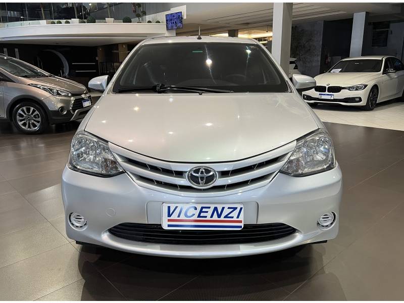 TOYOTA - ETIOS - 2015/2016 - Prata - R$ 46.800,00