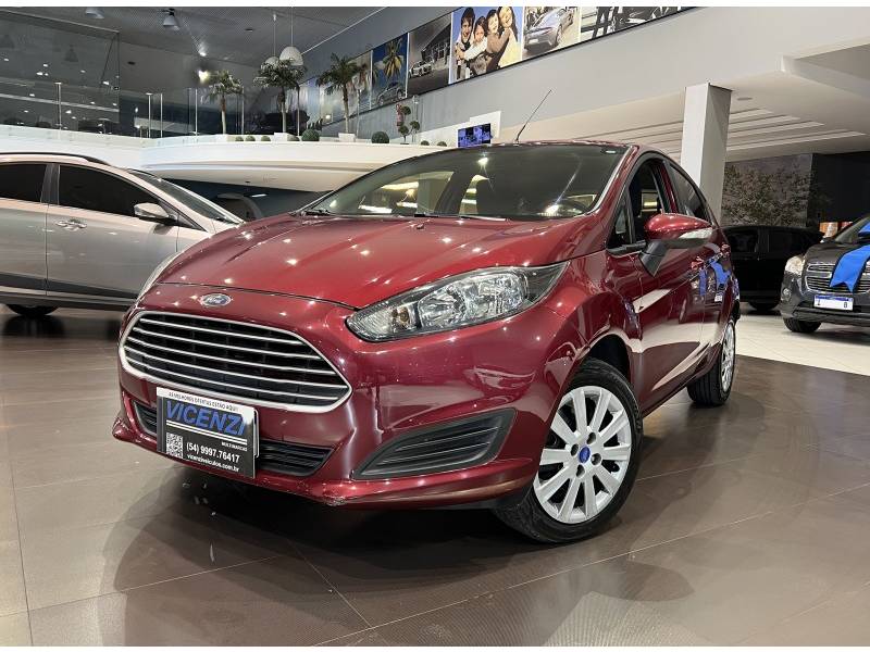 FORD - FIESTA - 2016/2017 - Vermelha - R$ 55.800,00