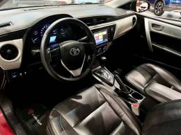 TOYOTA - COROLLA - 2017/2018 - Vermelha - R$ 90.800,00