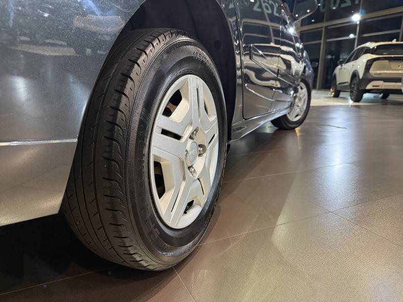 CHEVROLET - PRISMA - 2017/2018 - Cinza - R$ 47.800,00