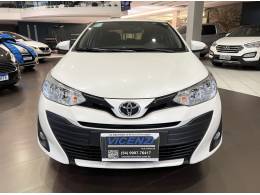 TOYOTA - YARIS - 2019/2020 - Branca - R$ 81.900,00