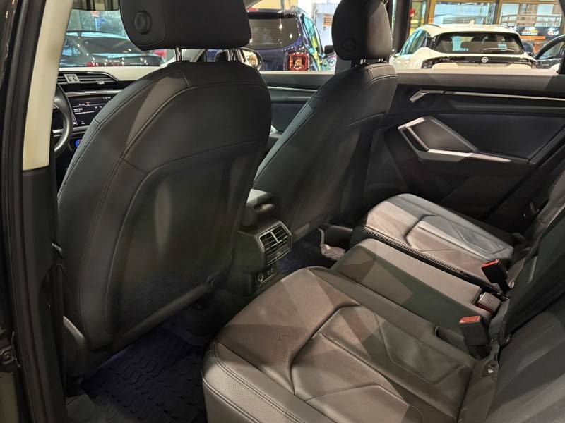 AUDI - Q3 - 2022/2022 - Preta - R$ 188.500,00