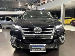 TOYOTA - HILUX SW4 - 2016/2017 - Preta - R$ 218.800,00