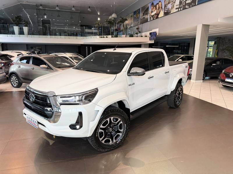 TOYOTA - HILUX - 2024/2024 - Branca - R$ 298.800,00